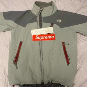 Meet your Posher, Hype